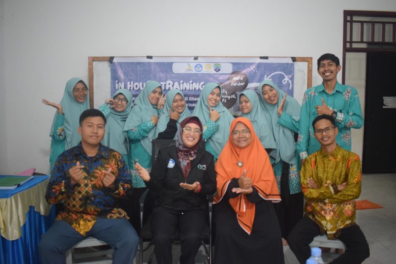 Tingkatkan Kecakapan Literasi Numerasi Guru, SMPIT Bina Benuanta Gelar IHT